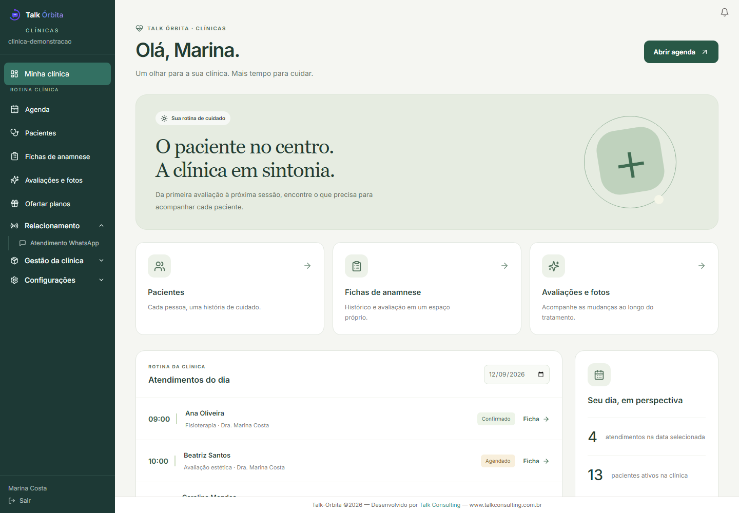 Painel clínico com atendimentos do dia, pacientes e fichas de anamnese; dados fictícios.